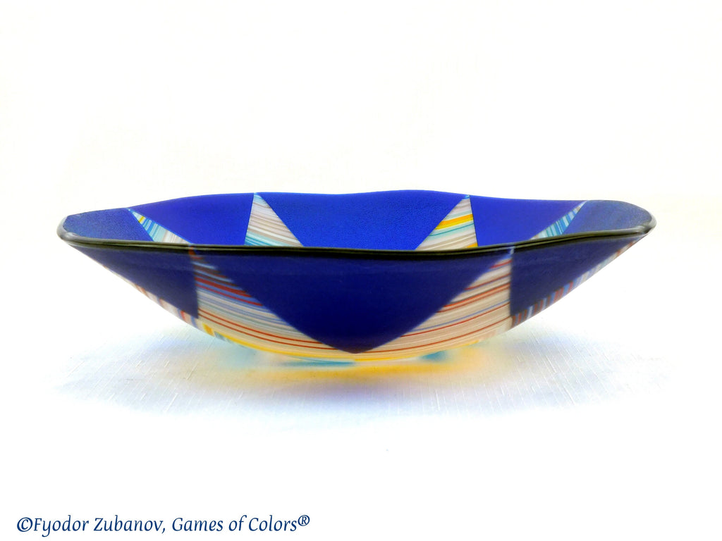 A fused glass bowl "Midnight star"; centerpiece; bowl for fruits