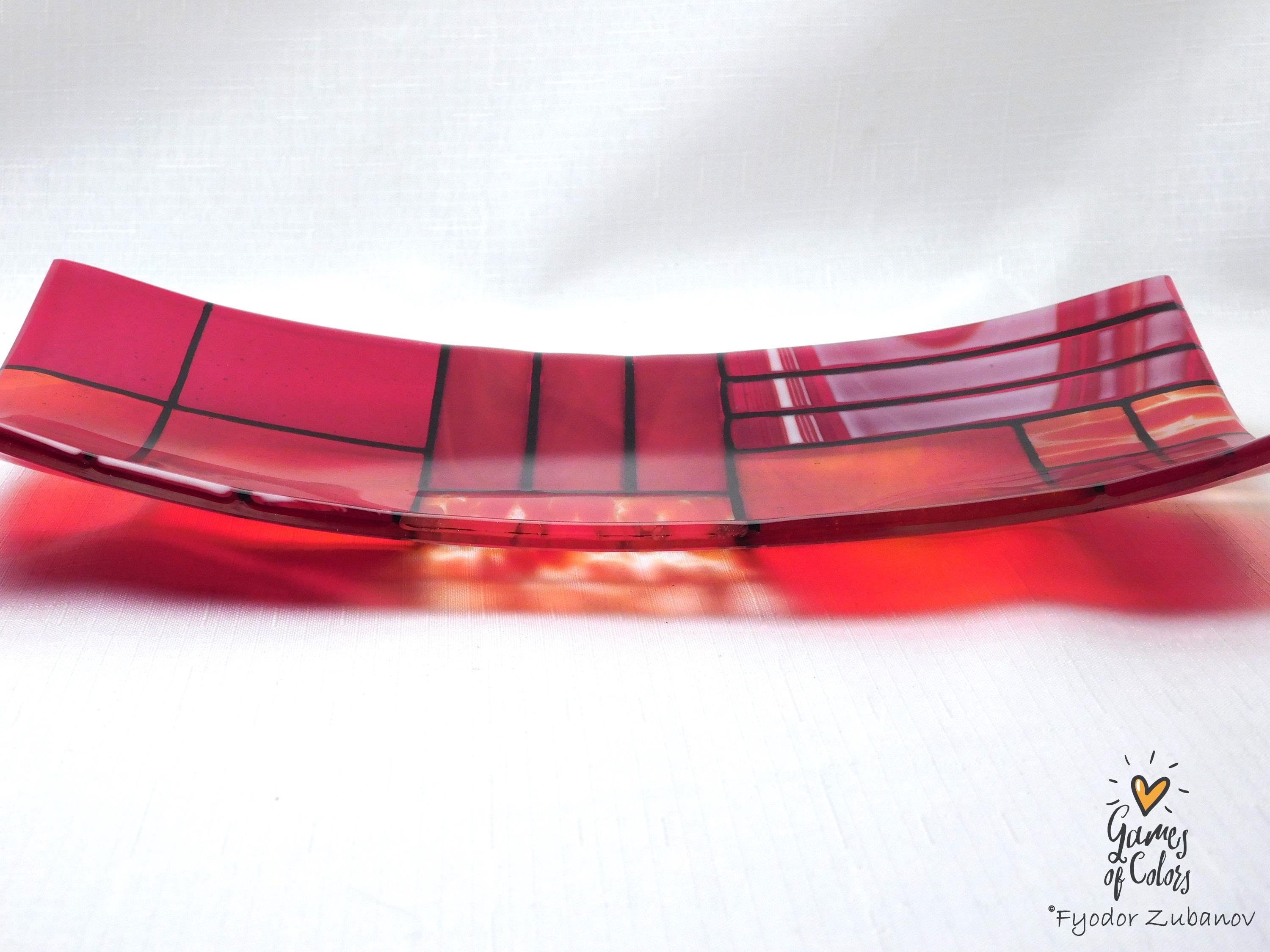 Fused Glass Plate "A Gentle Color Mix - Reds": Geometric Design, Food Safe