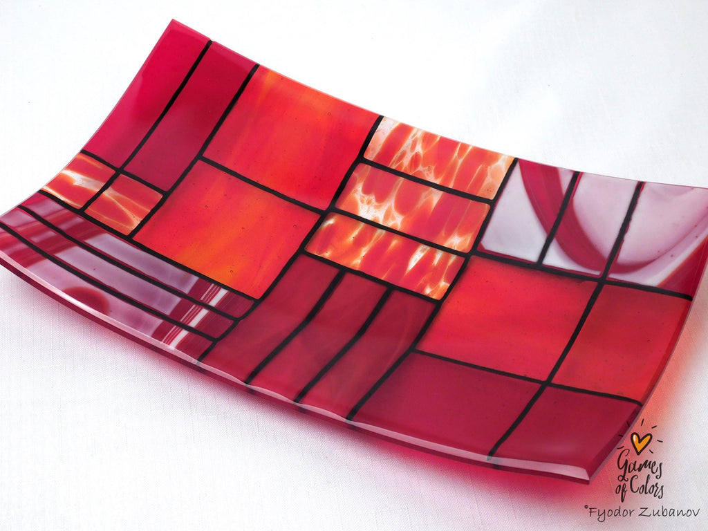 Fused Glass Plate "A Gentle Color Mix - Reds": Geometric Design, Food Safe