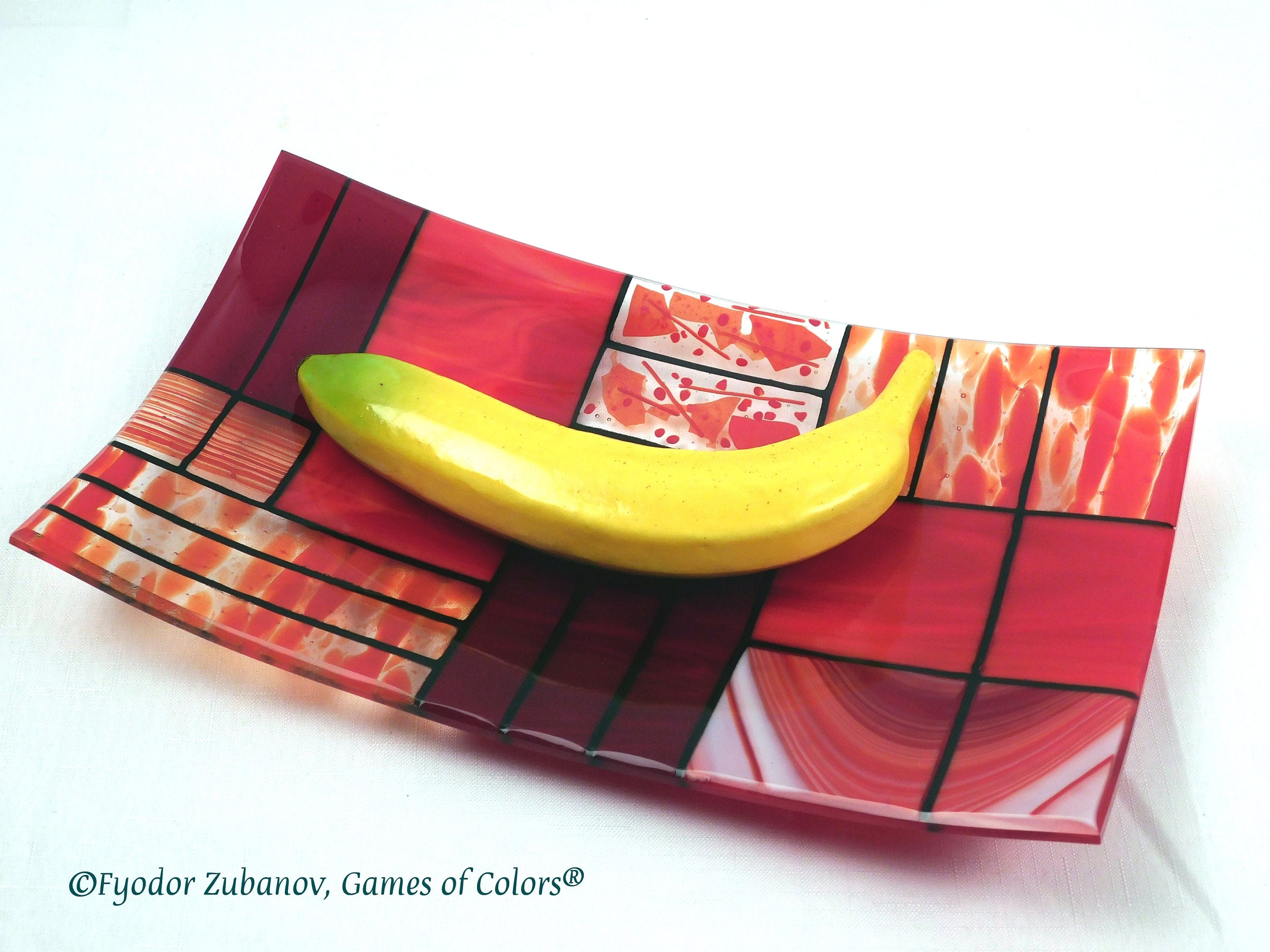 Fused Glass Plate "A Gentle Color Mix - Reds": Geometric Design, Food Safe