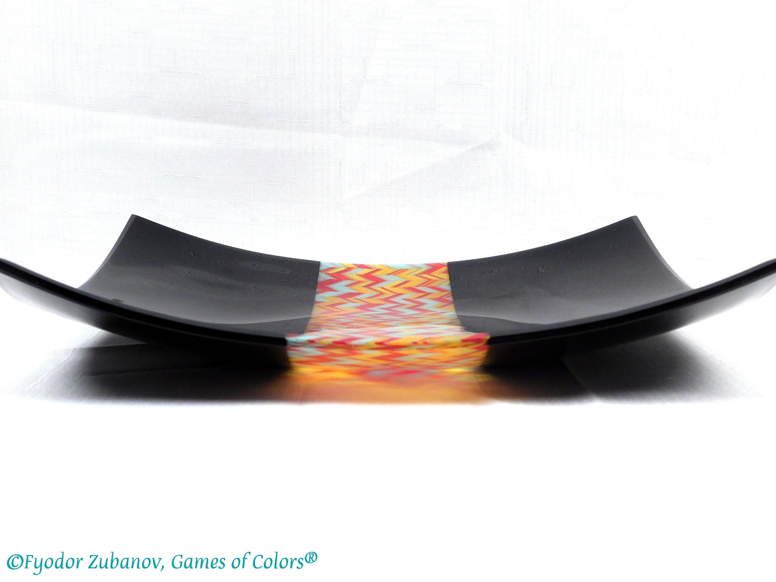 A 3 items set "A trio for two". Fused glass art. Square plates. Chevrons design.