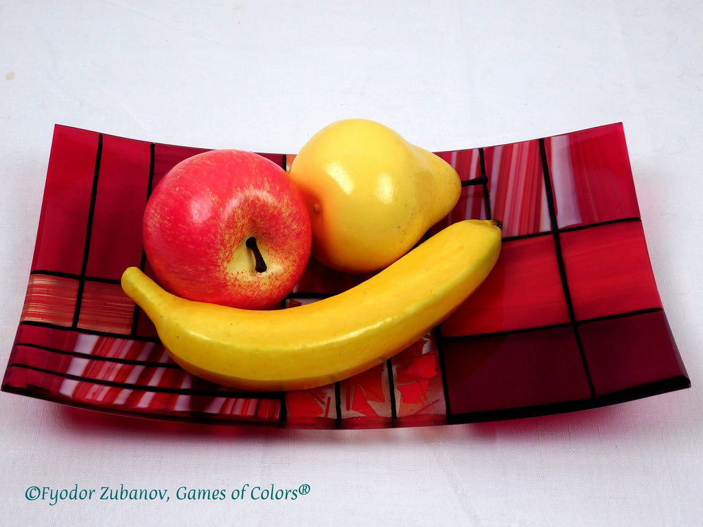 Fused Glass Plate "A Gentle Color Mix - Reds": Geometric Design, Food Safe