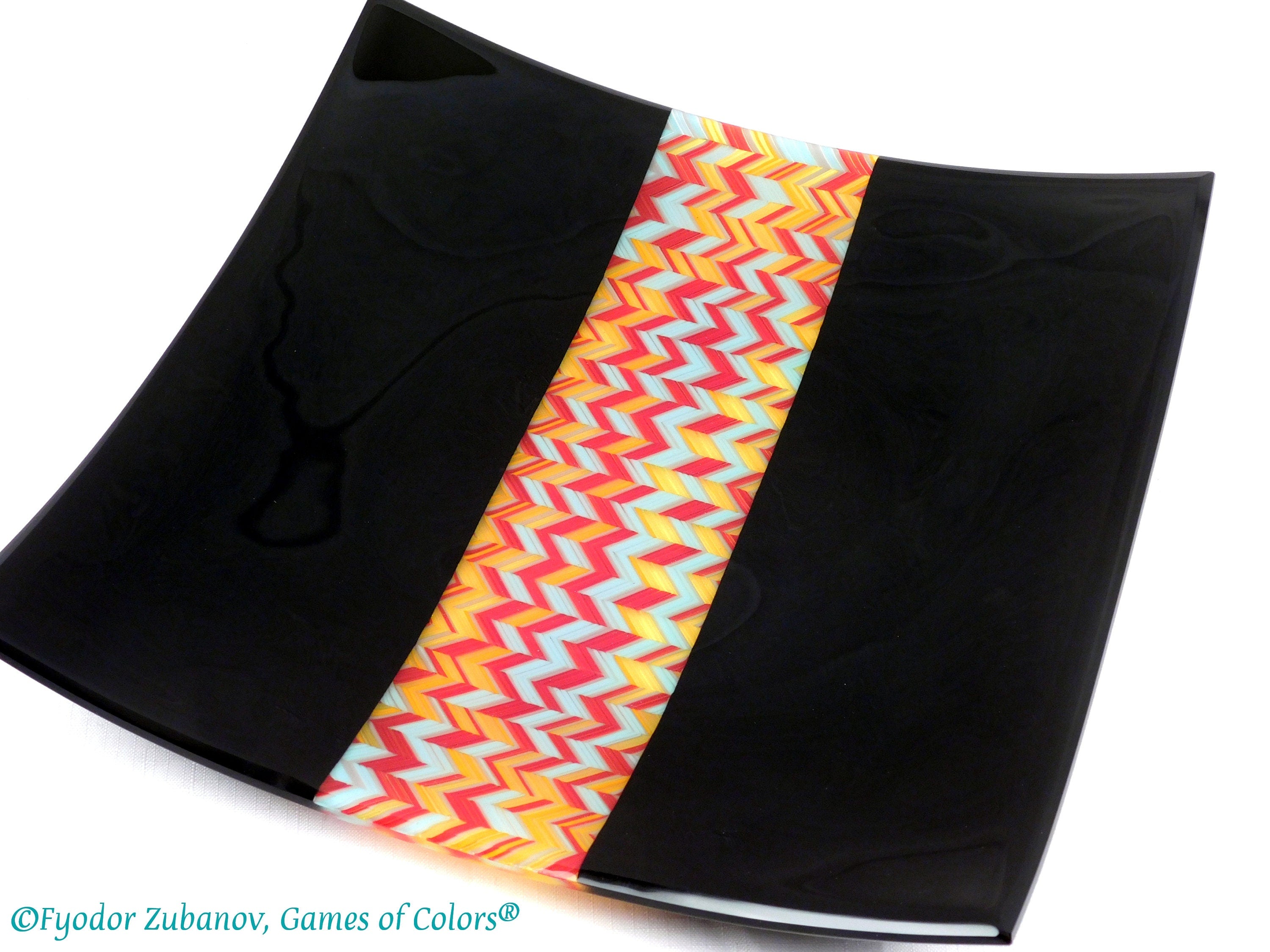 A 3 items set "A trio for two". Fused glass art. Square plates. Chevrons design.
