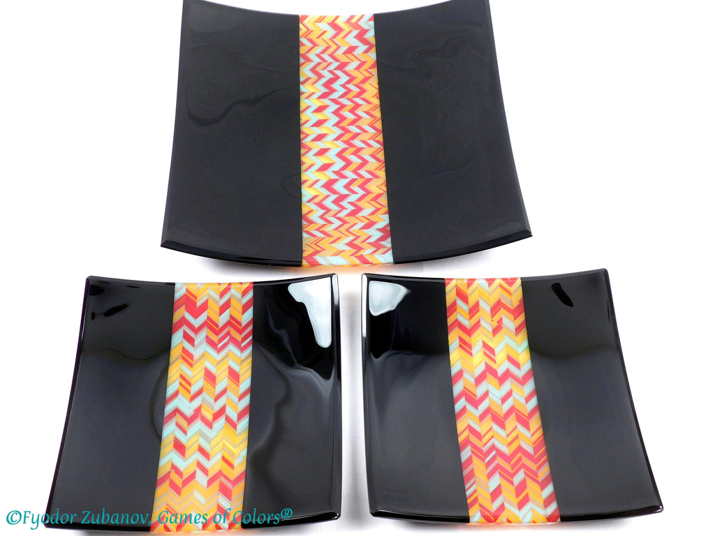 A 3 items set "A trio for two". Fused glass art. Square plates. Chevrons design.