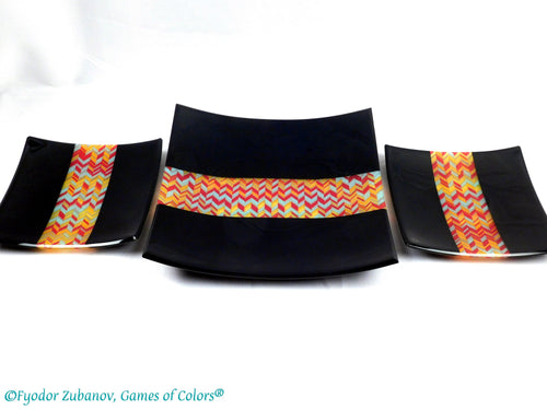A 3 items set "A trio for two". Fused glass art. Square plates. Chevrons design.