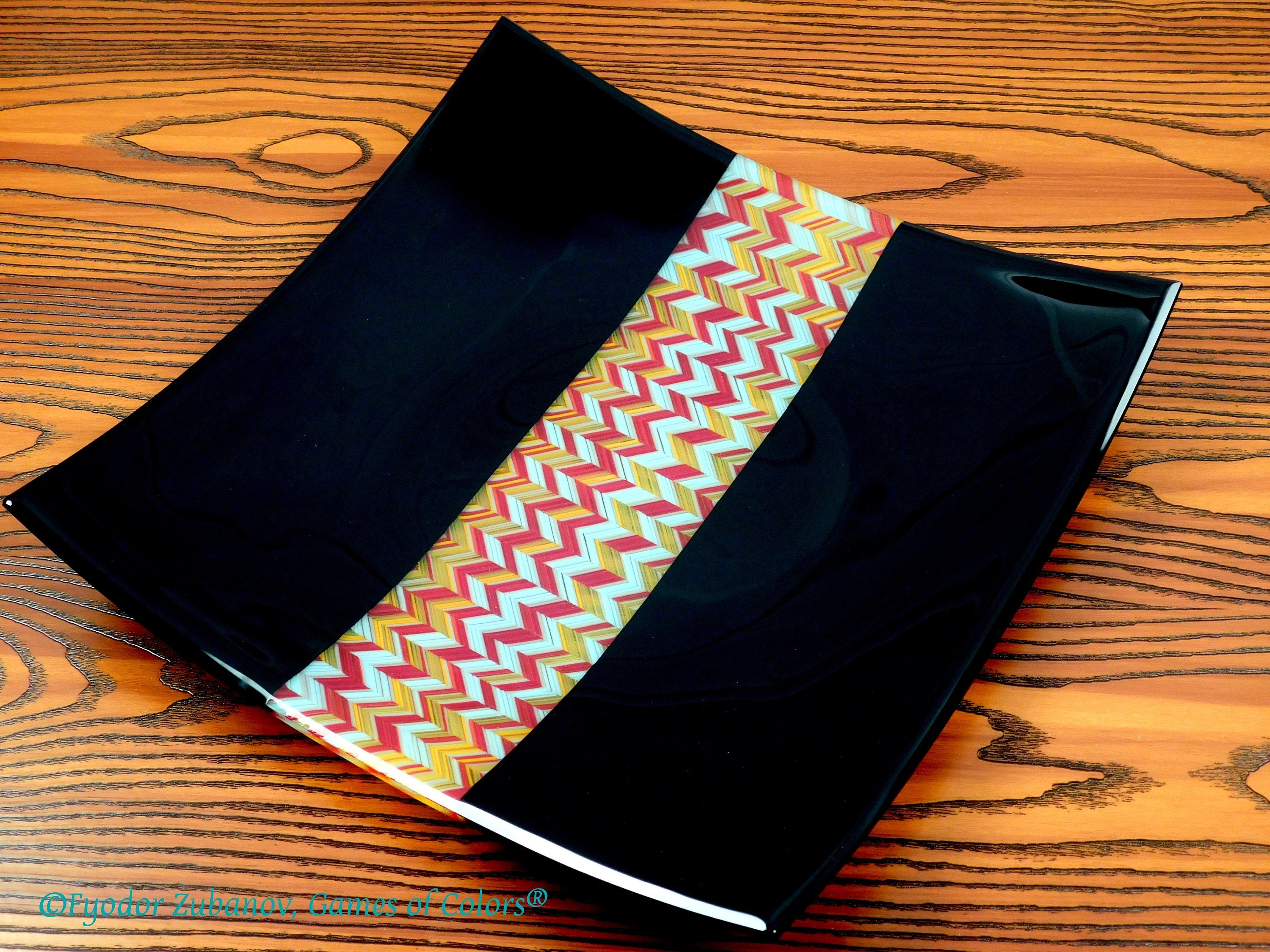 A 3 items set "A trio for two". Fused glass art. Square plates. Chevrons design.