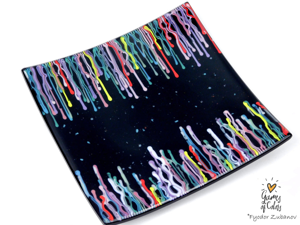 A decorative glass plate Winter Serpentines