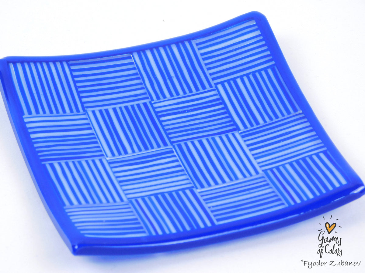 A square glass plate with checkered blue design.