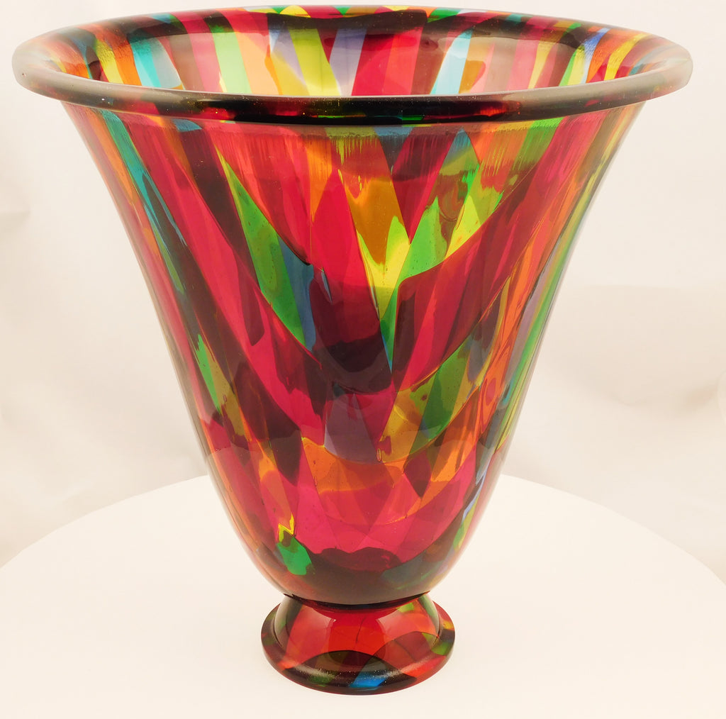 A large vase Transparent stripes