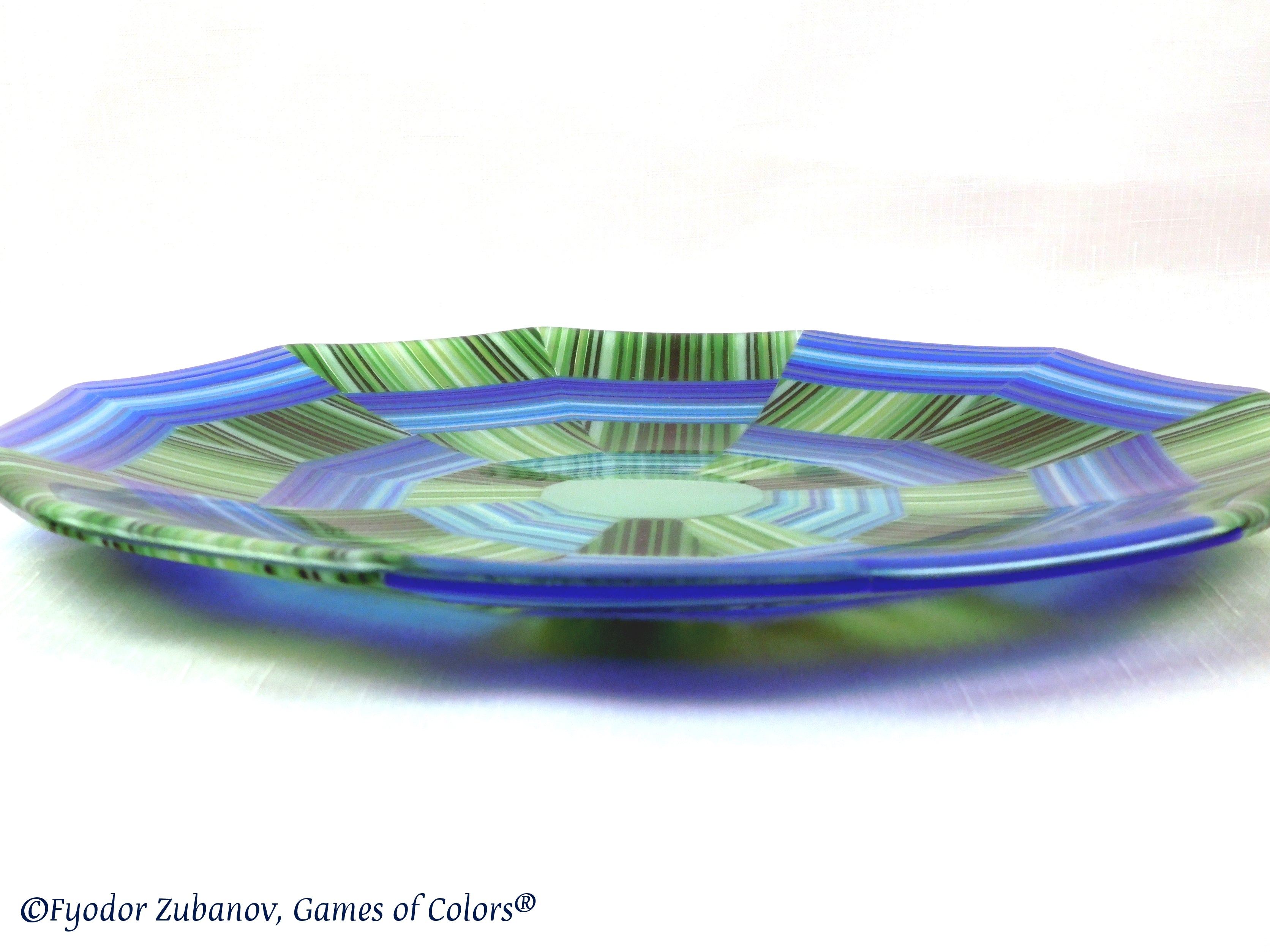 Fused glass plate Round ribbons