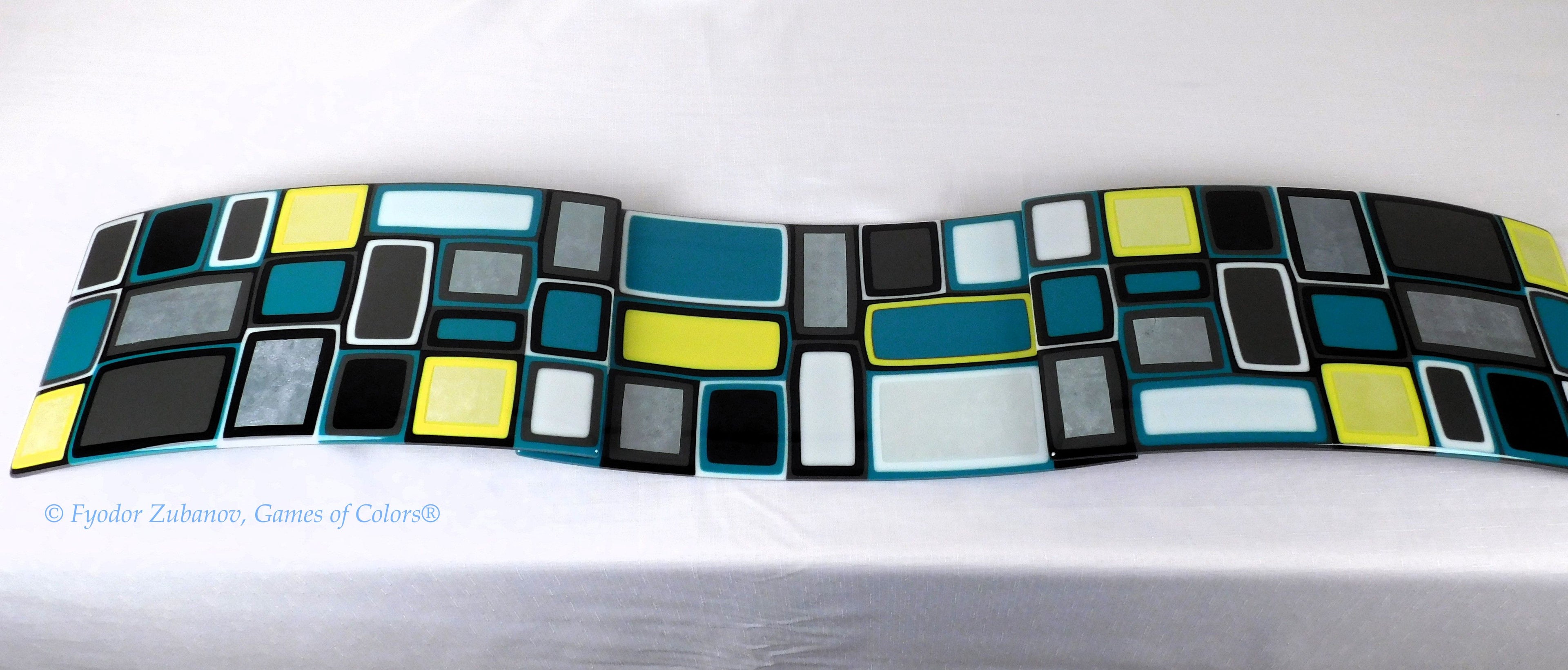 A decorative table element "A wave"
