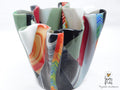 A sculptural vase Where colors meet the Wind