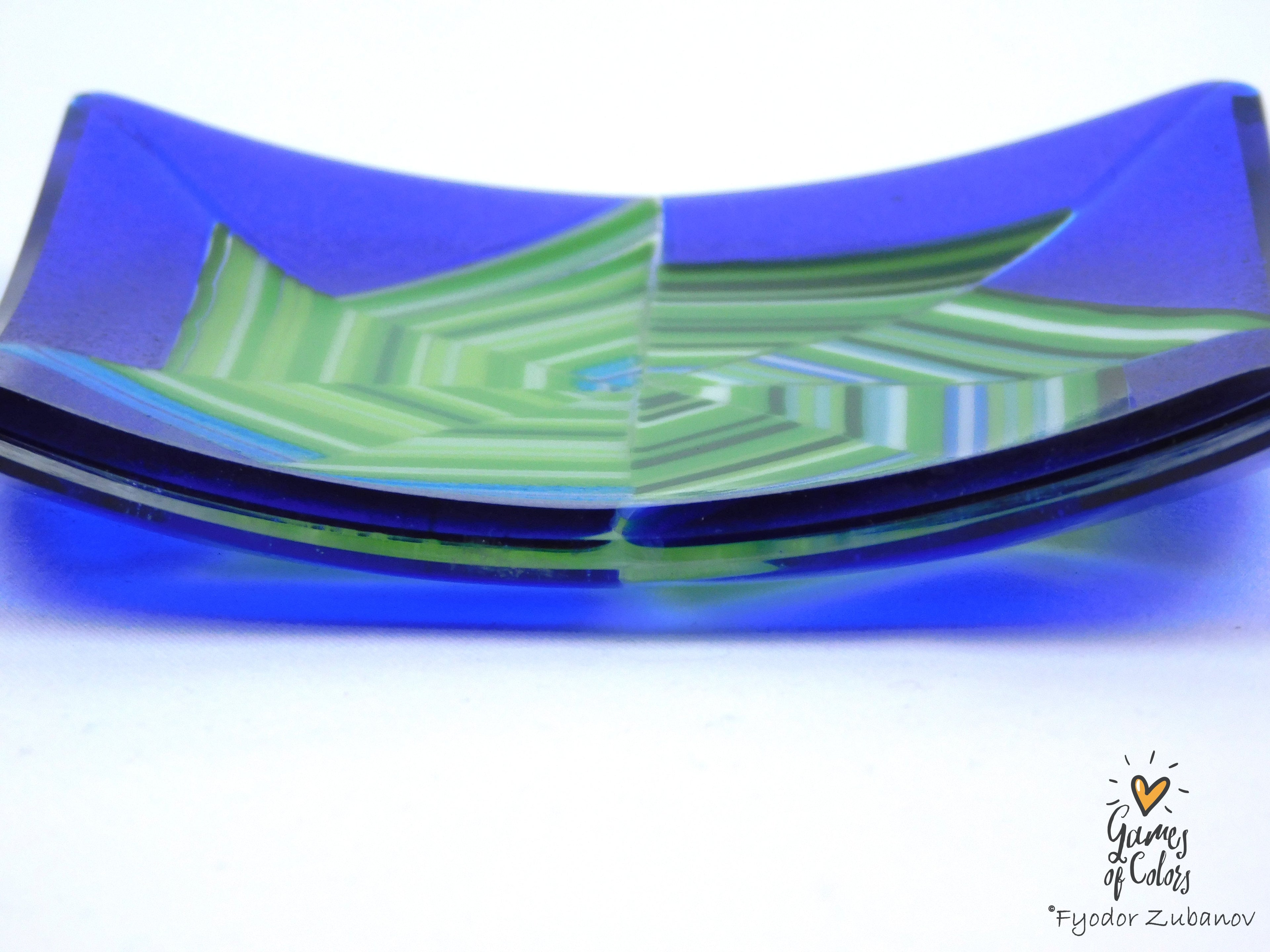 Vortex Bloom plate—Velvet cascade