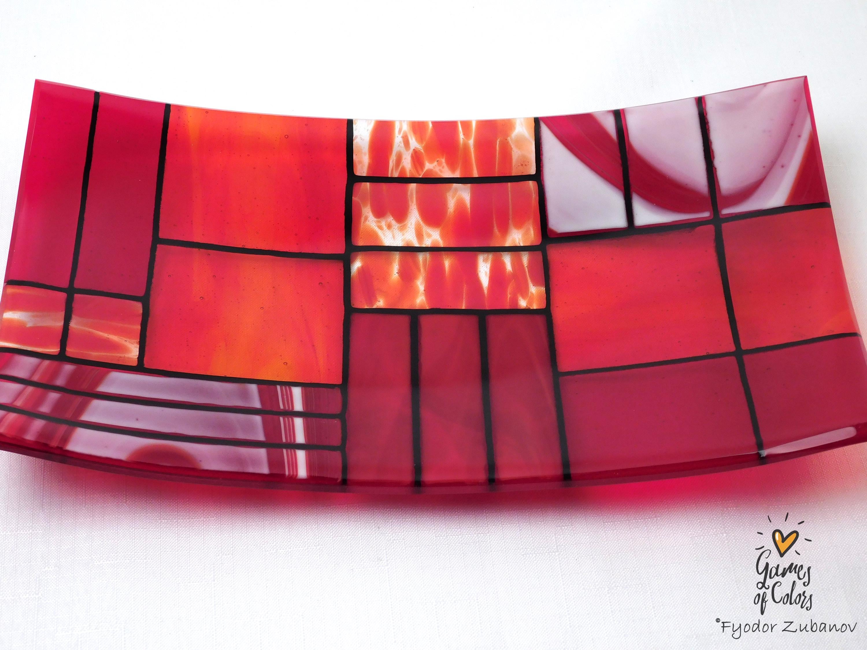 Fused Glass Plate "A Gentle Color Mix - Reds": Geometric Design, Food Safe