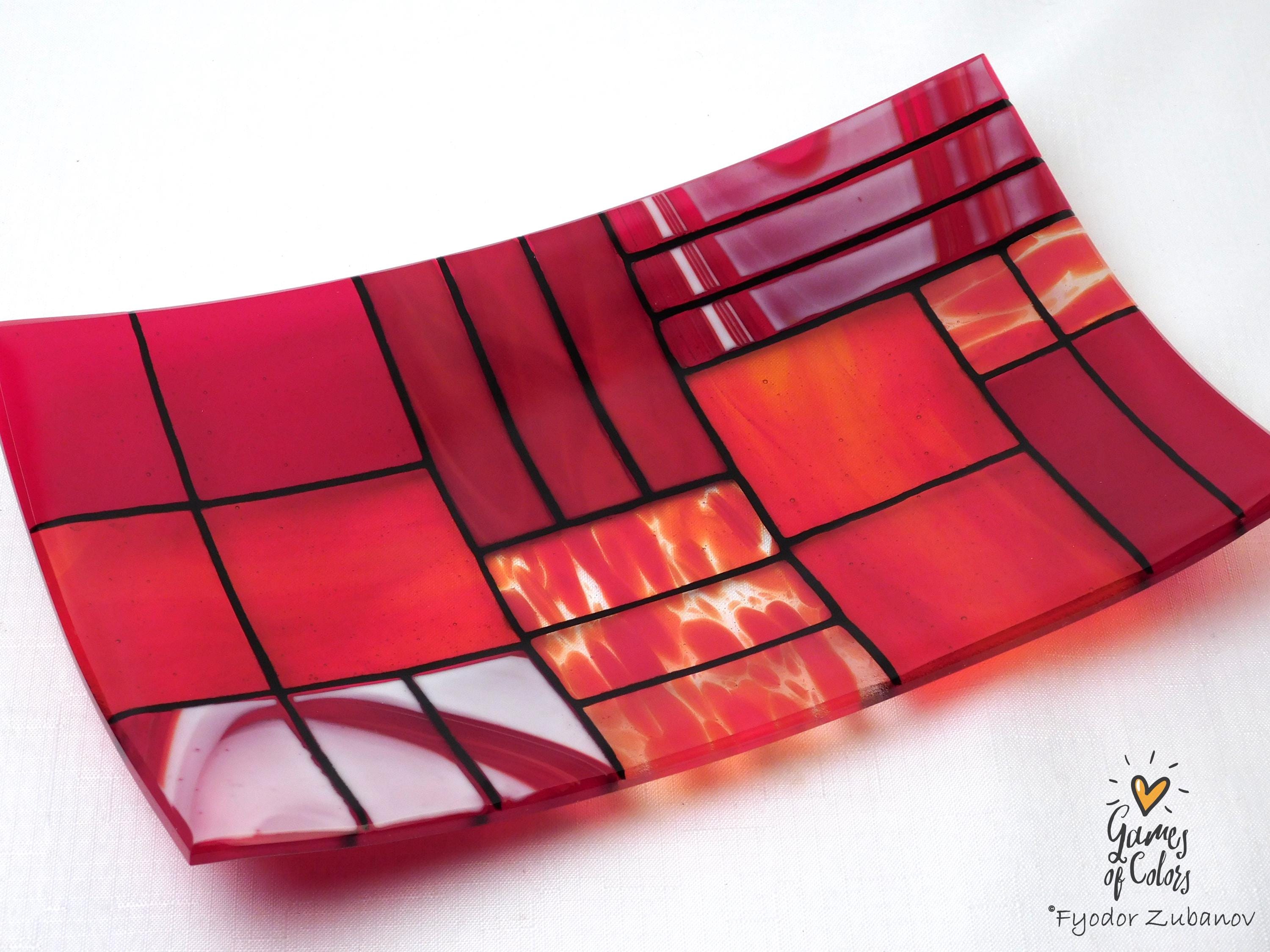 Fused Glass Plate "A Gentle Color Mix - Reds": Geometric Design, Food Safe