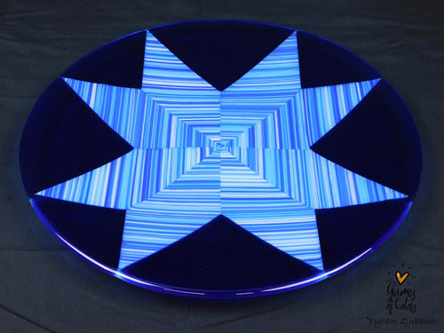 A decorative round plate "White Christmas"; shallow plate; fused glass; geometrical design